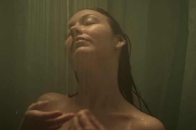 Image for Rozhodněte o osudu vystrašené ženy ve sprše