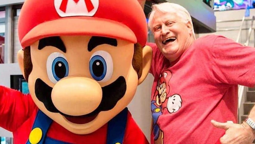 Afbeeldingen van Guiness World Record voor Mario-stemacteur Charles Martinet