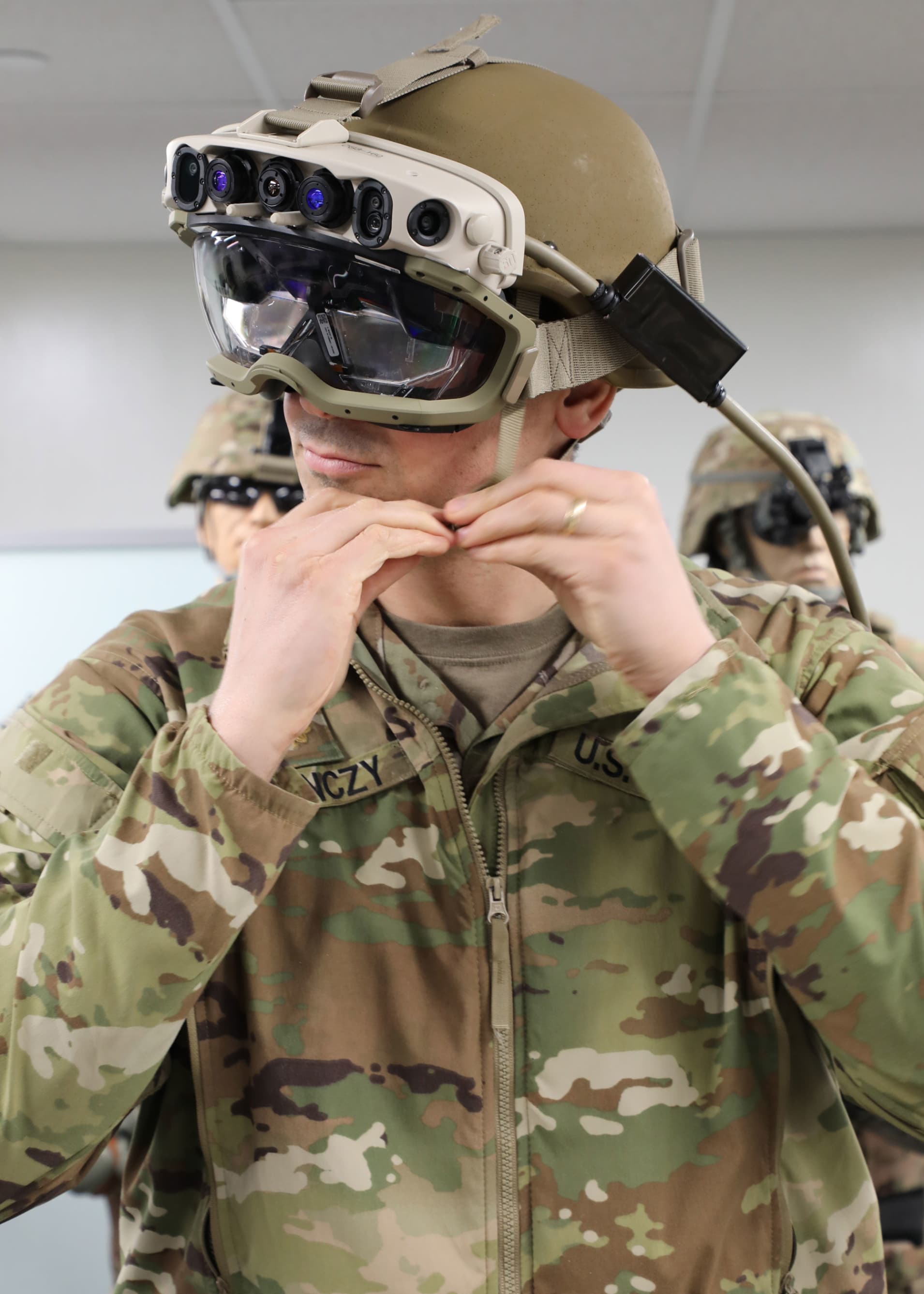 Microsoft wins 21bn US Army custom HoloLens contract - 45