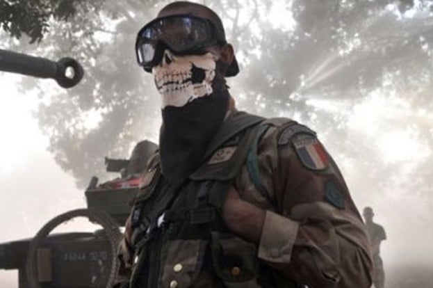Imagen para Un soldado francés tiene problemas por usar una máscara de Call of Duty