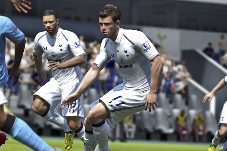 Immagine di FIFA 14 inamovibile dalla testa delle classifiche inglesi