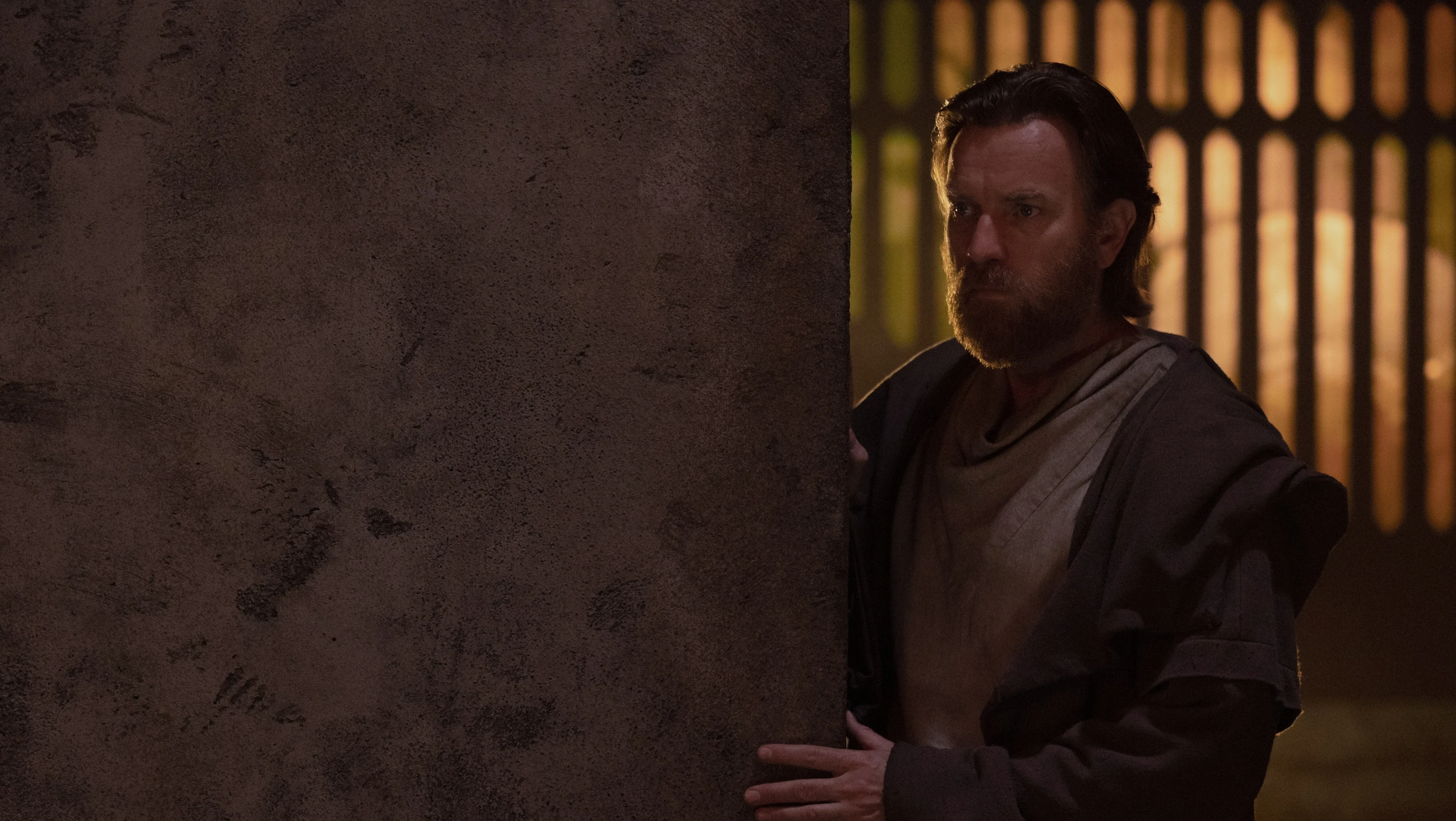 Image of Ewan Mcgregor as Obi Wan Kenobi standing behind a wall