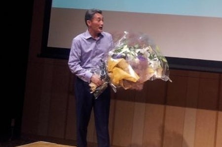 Image for Kaz Hirai's SCE leaving gifts: a bunch of flowers and a custom PS3