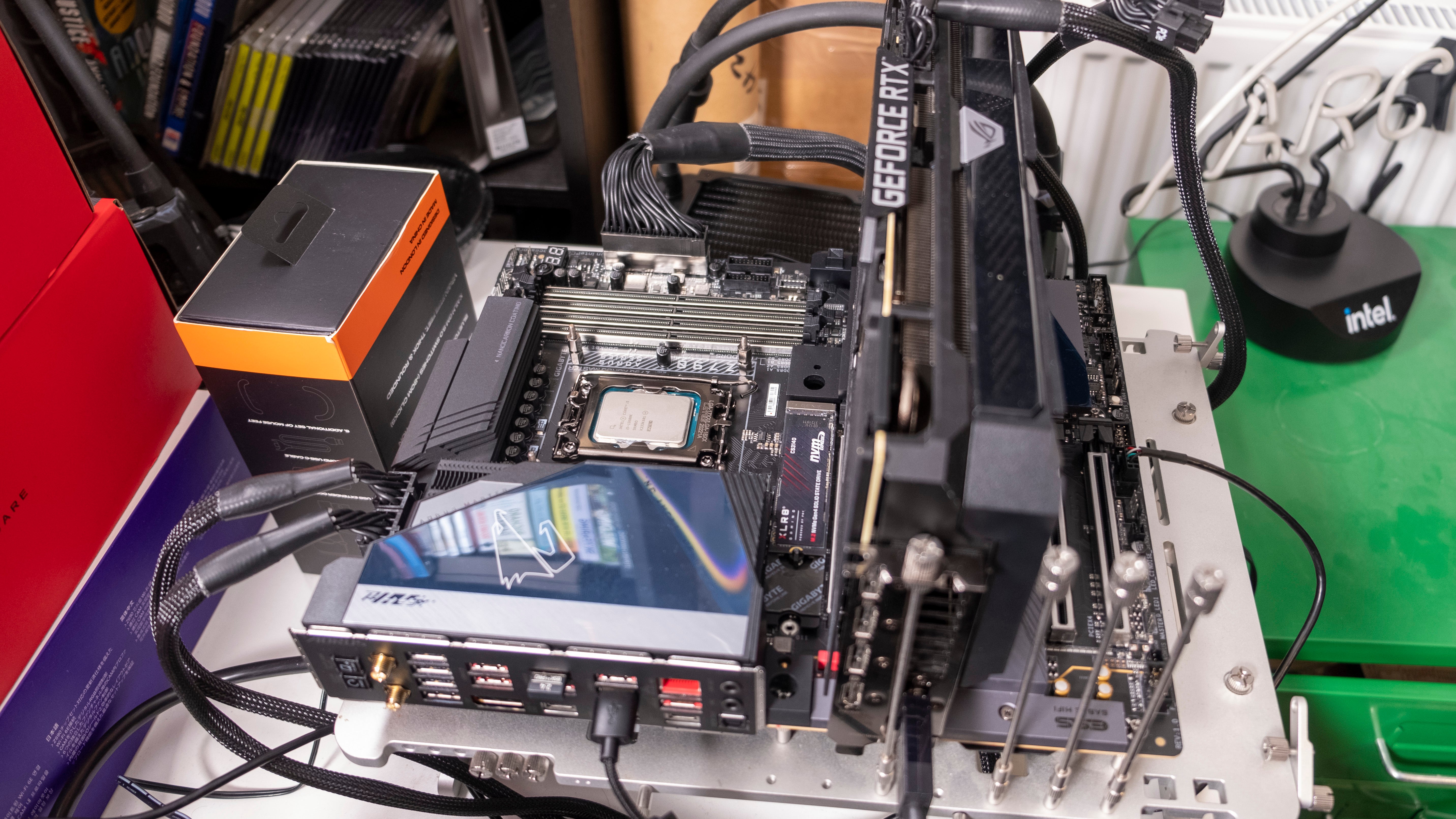 Digital Foundry's test rig for Intel 13th-gen testing of the Core i9 13900K and Core i5 13600K