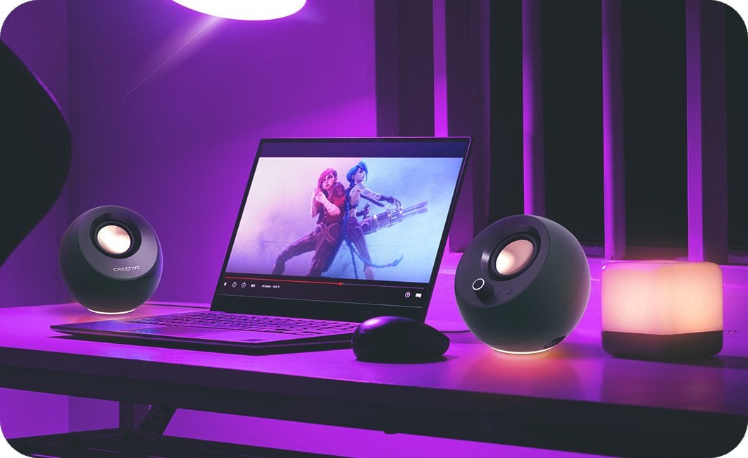 Immagine di Creative annuncia Pebble Pro: altoparlanti desktop potenti sia wired che wireless con LED RGB