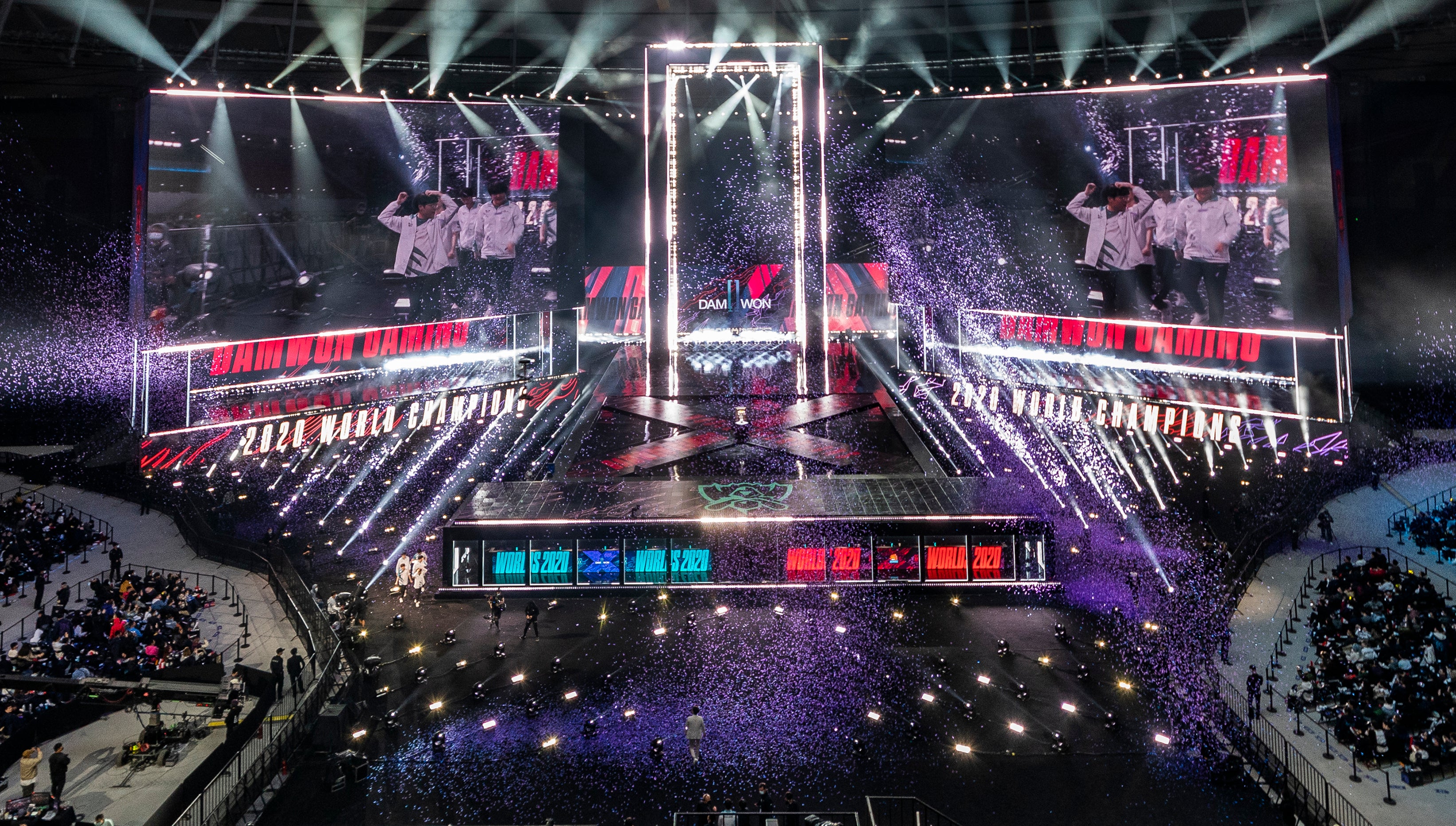 LoL State of the Game: the Worlds 2020 stage in Shanghai with a big crowd