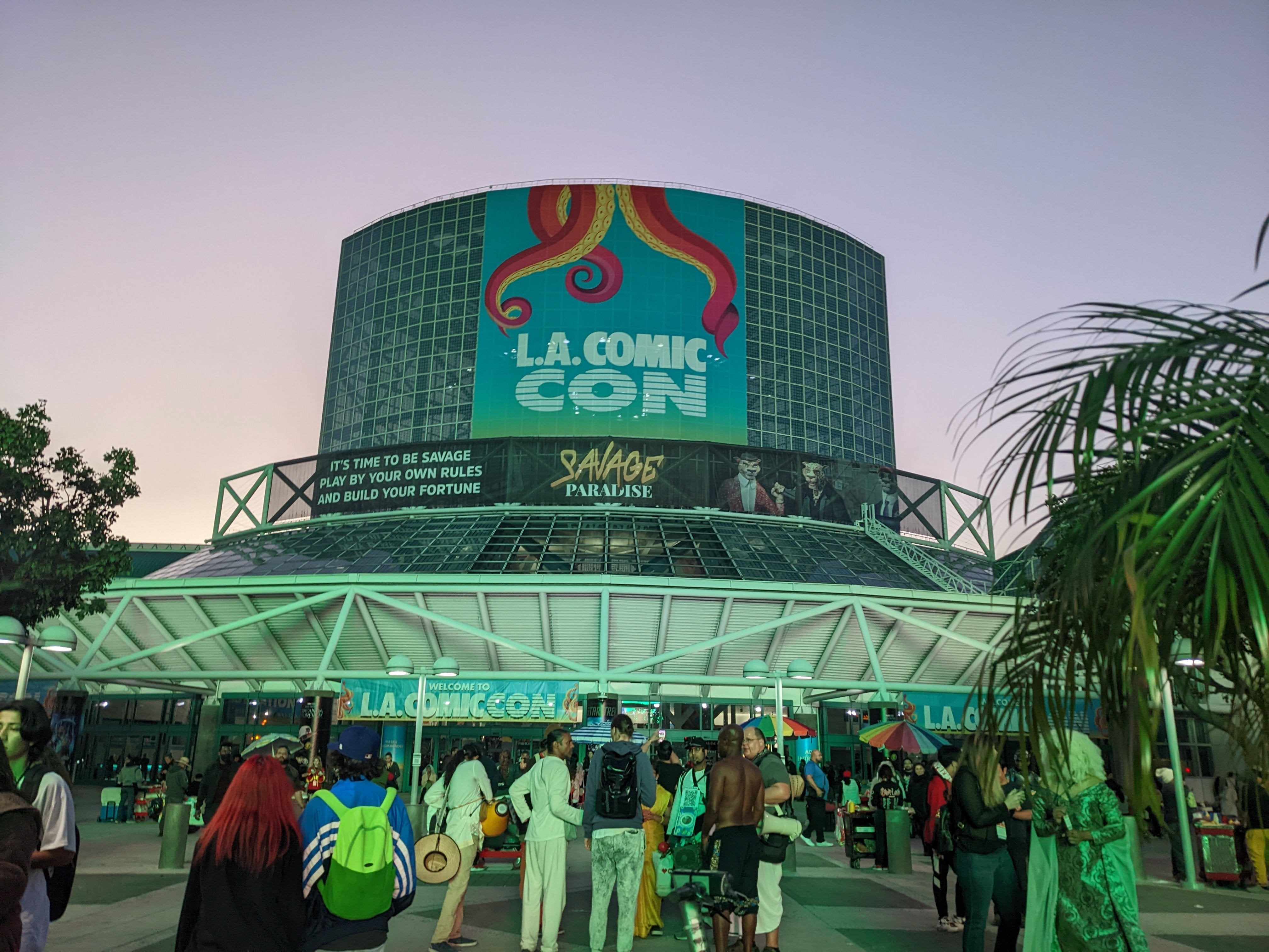 Exterior of LA Comic Con at dusk