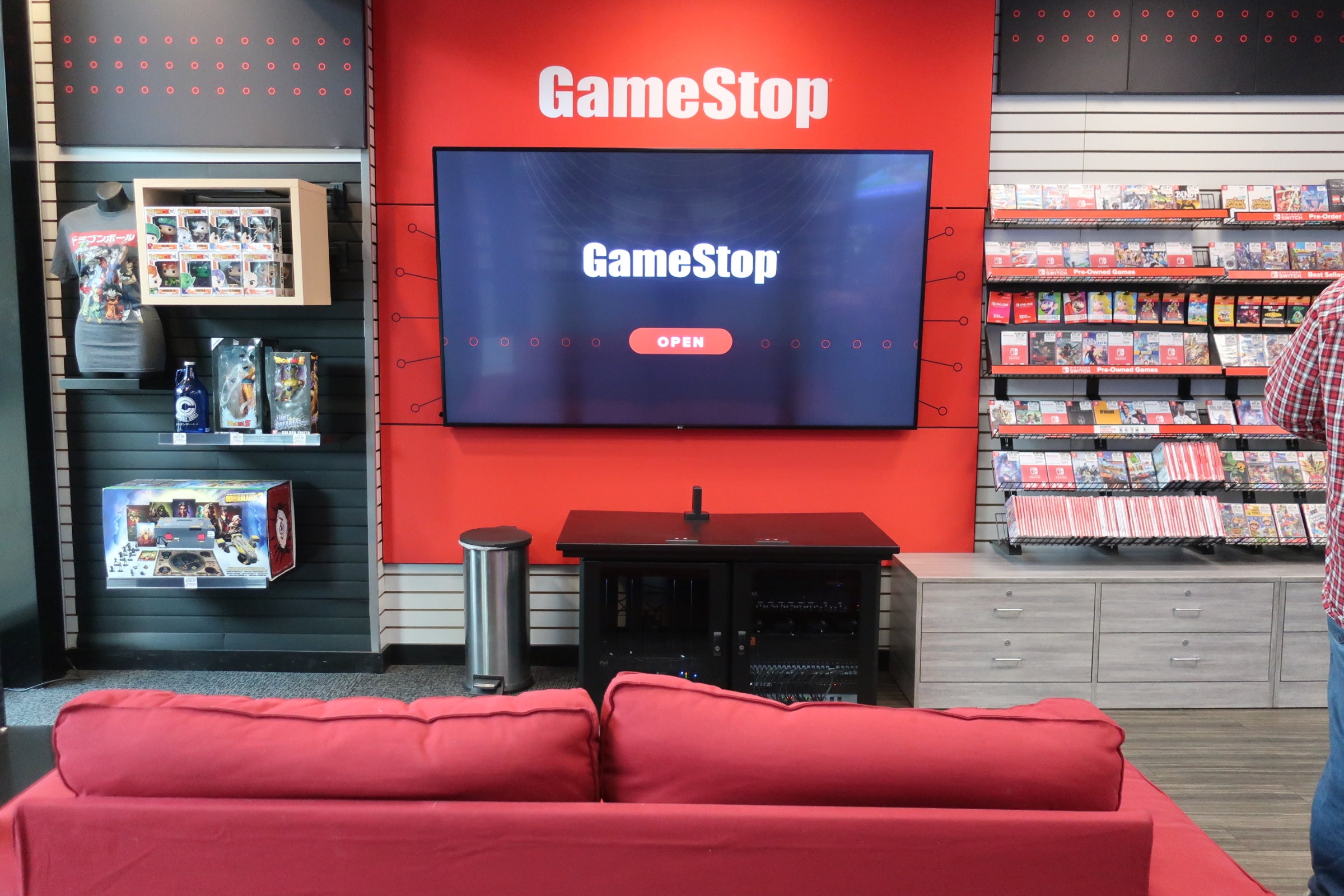 GameStop has closed 462 stores so far this year, 783 in last two 
