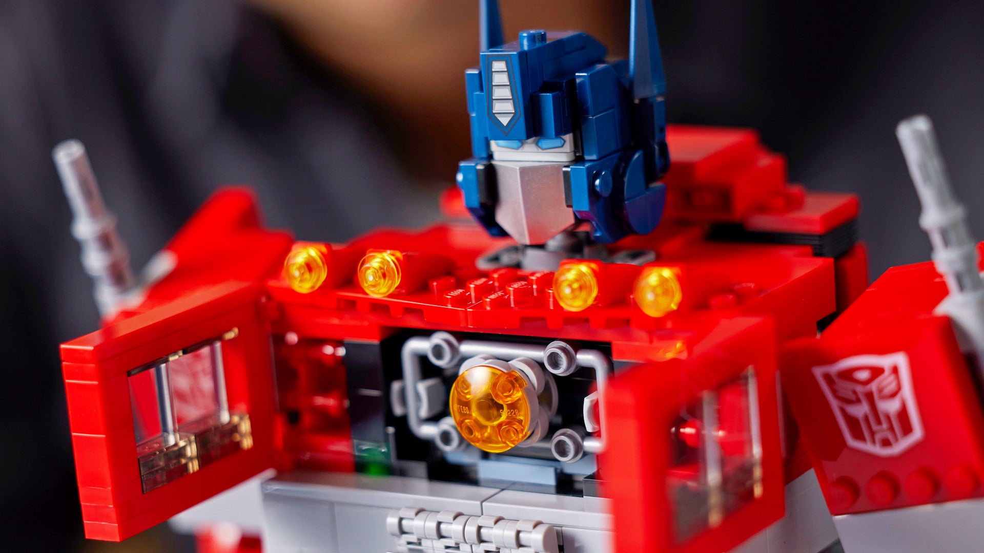 Bilder zu Transformers: Lego erweckt Optimus Prime mit neuem Set zum Leben