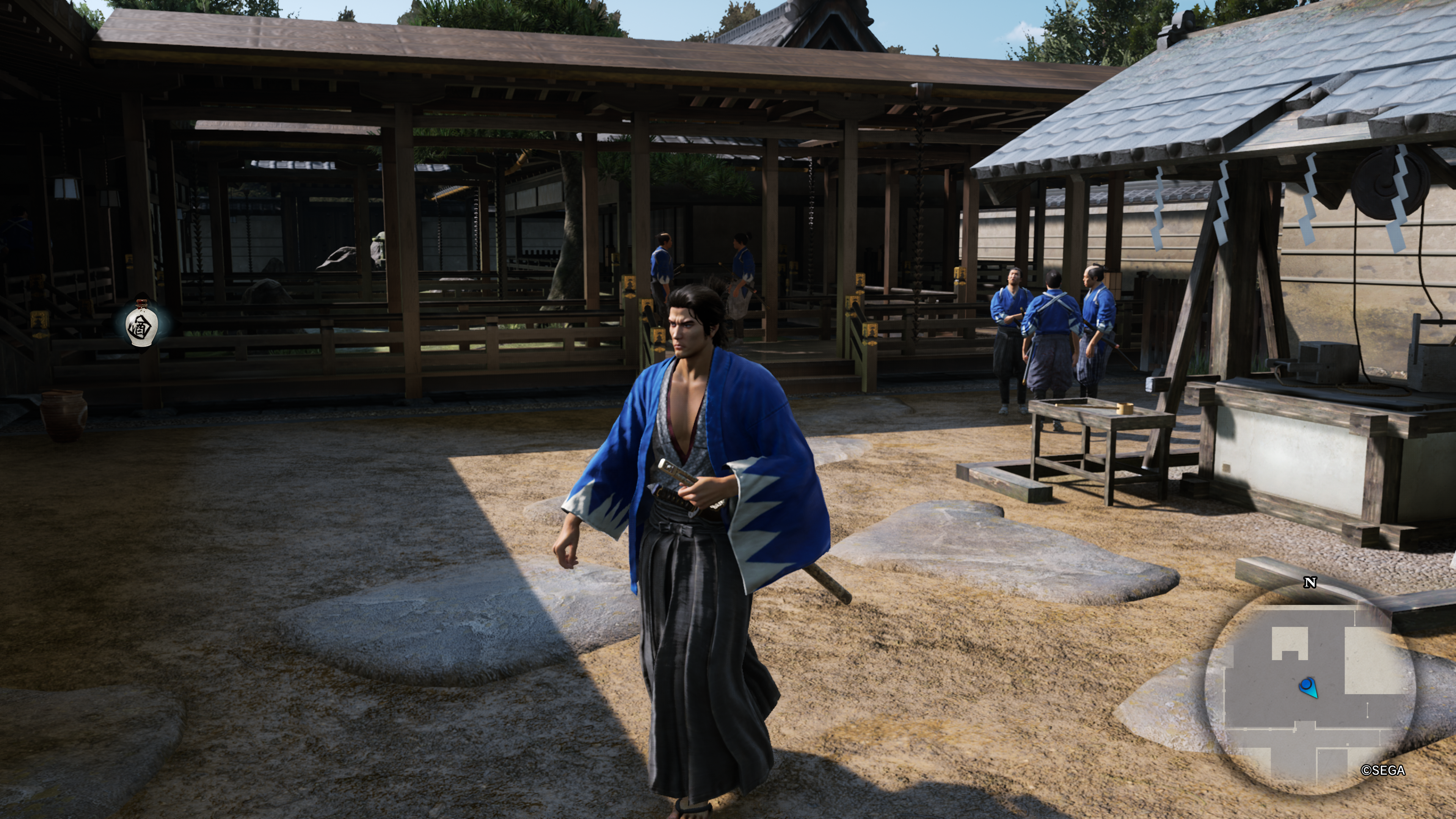 Like a Dragon Review - Ryoma walks through the courtyard in a blue robe