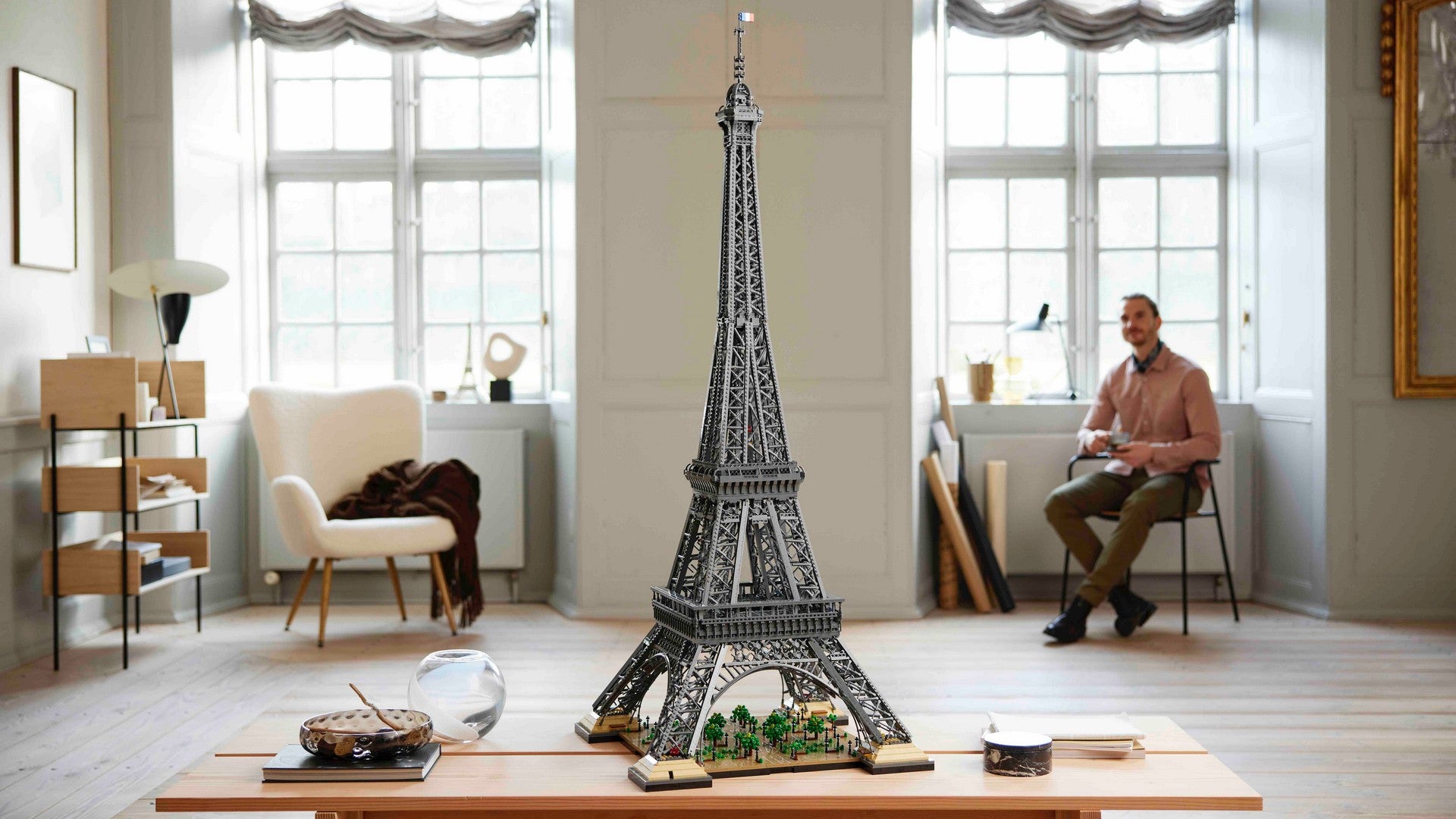 Das neue Eiffelturm-Set von Lego ist fast so groß wie ihr und erscheint nächste Woche.