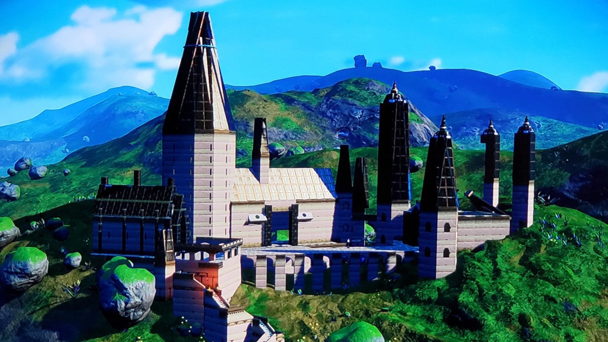Obrazki dla Czekacie na Hogwarts Legacy? Fanka zbudowała szkołę magii w No Man's Sky