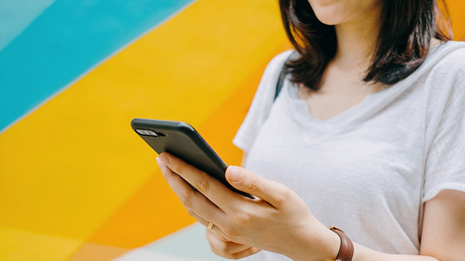 Advertising Standards Authority acts on sexist mobile phone ads - Vimarsana News