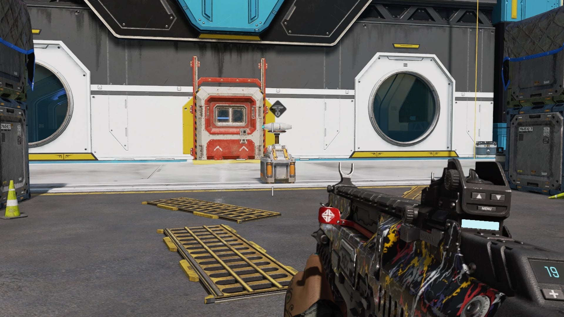 Apex Legends, weapon view of a Ring console on the Broken Moon map.