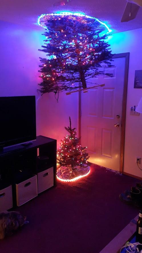 Esta árvore de Natal foi inspirada em Portal 