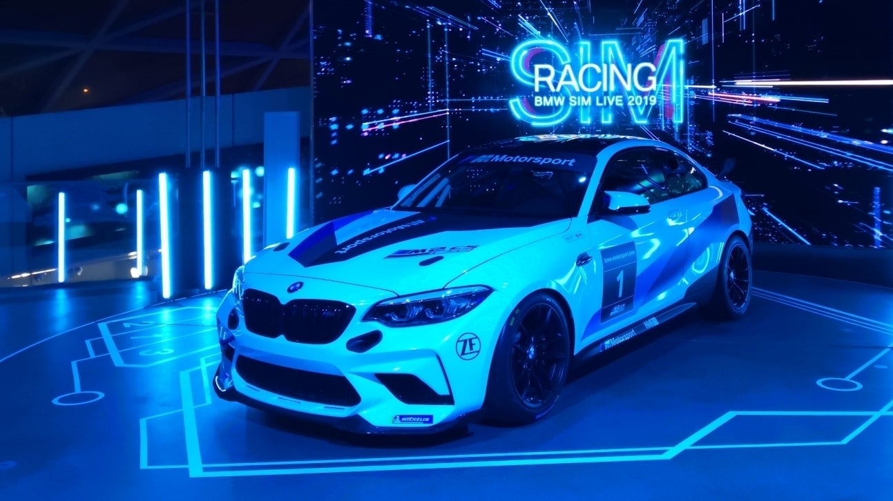 Bilder zu BMW Sim Live 2019 - Sim-Racing-Event mit realer und virtueller BMW M2 CS Racing-Premiere
