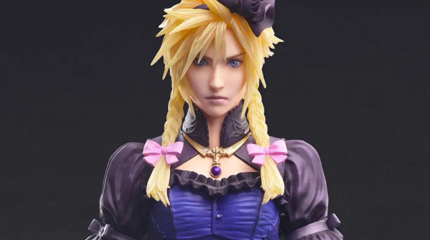 Immagine di Final Fantasy VII Remake ha una nuova action figure di Cloud in versione 'Gothic Lolita'