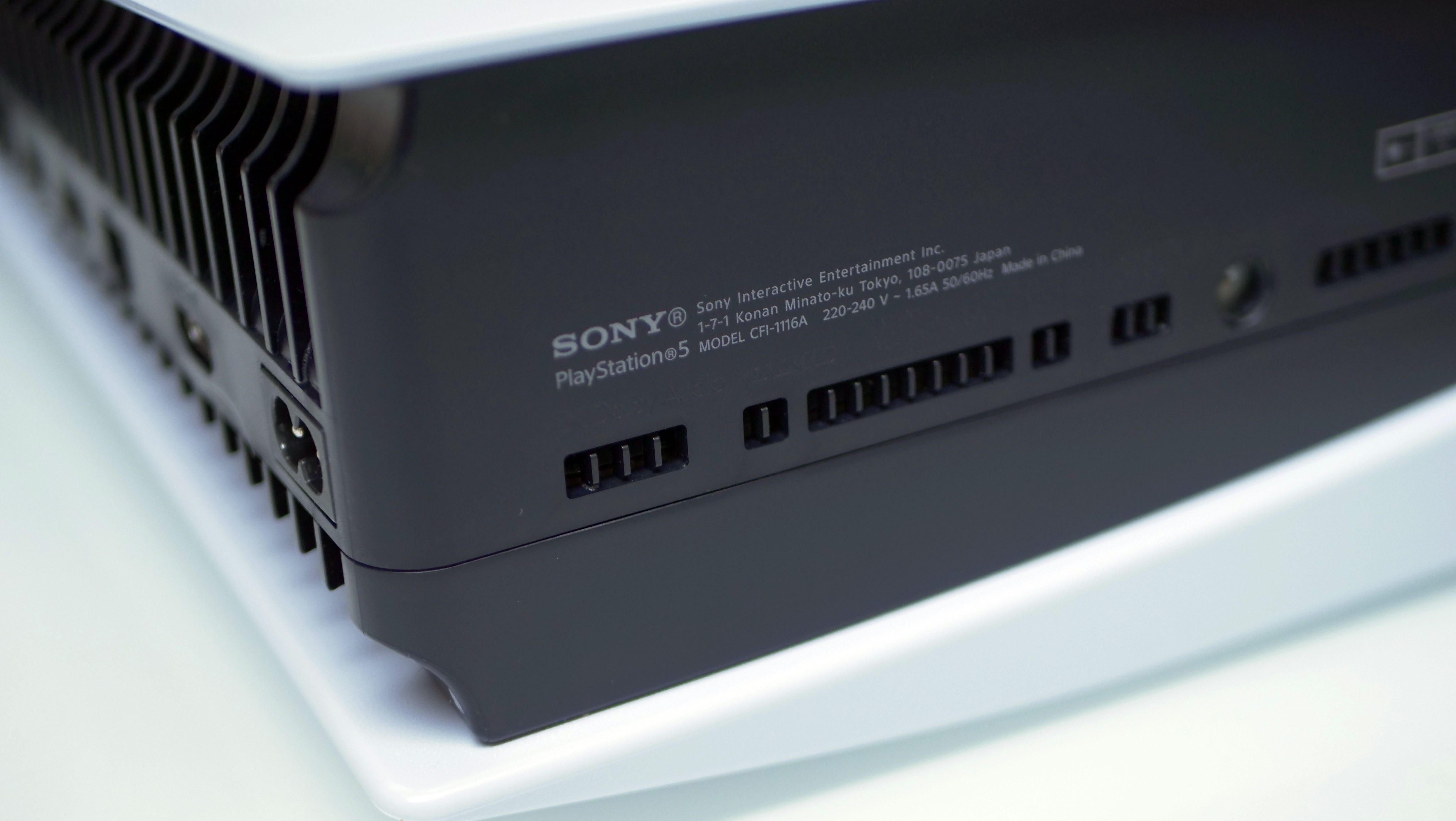 Bilder zu Die neue PS5 ist da: Sorgt der kleinere Kühler im CFI-1100 Modell für Probleme?