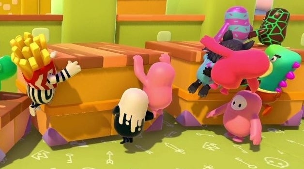Fall Guys - How to climb and grab walls, boxes and blocks ...