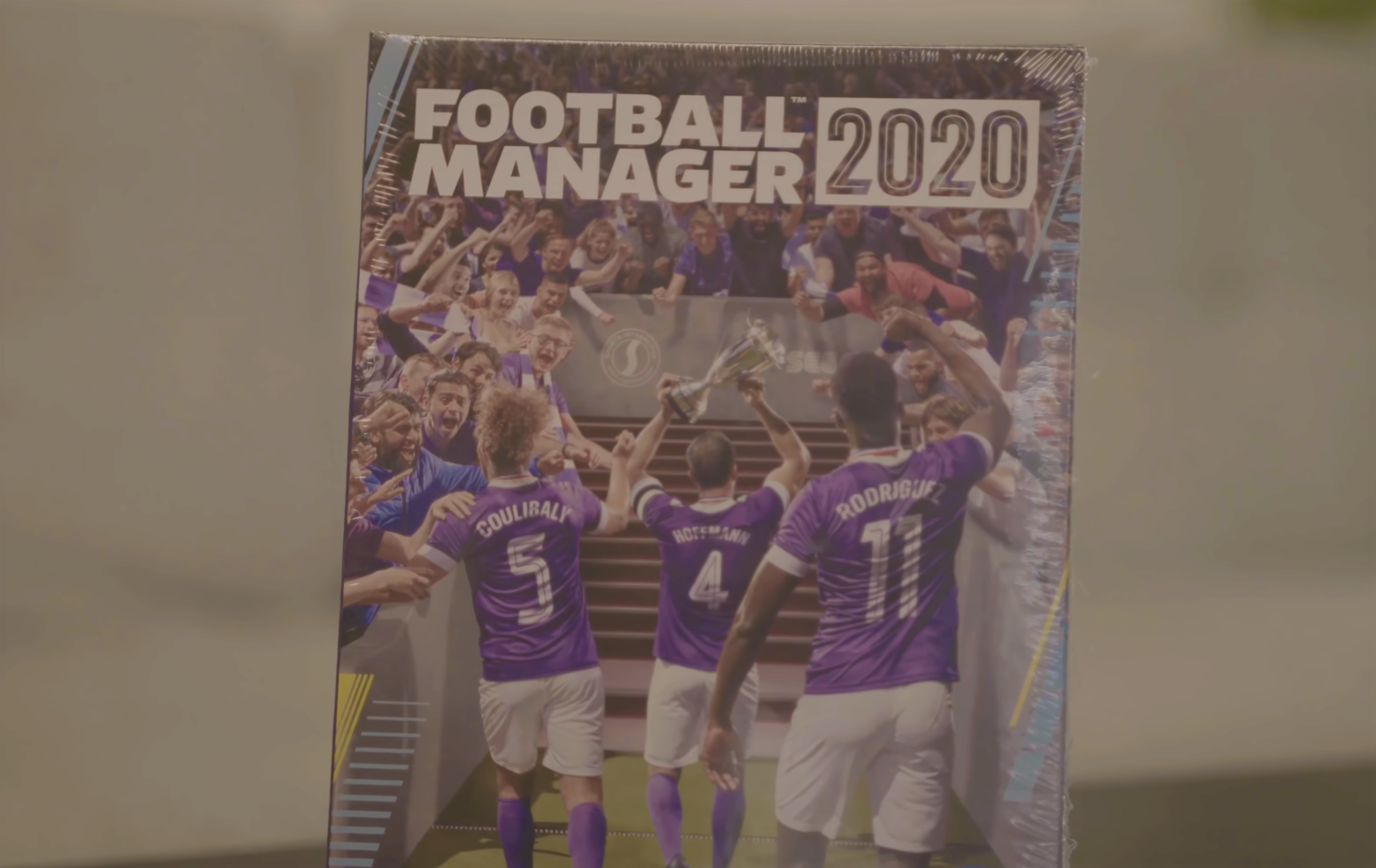 Obrazki dla "Można zjeść to pudełko" - Football Manager 2020 pierwszą grą w stuprocentowo ekologicznym opakowaniu