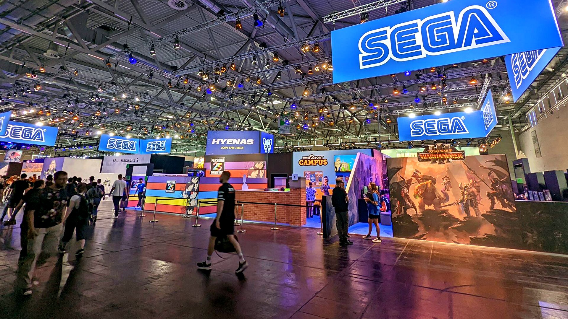 gamescom 2022: Video-Rundgang über die Messe - Games, Indies, Merch und ...