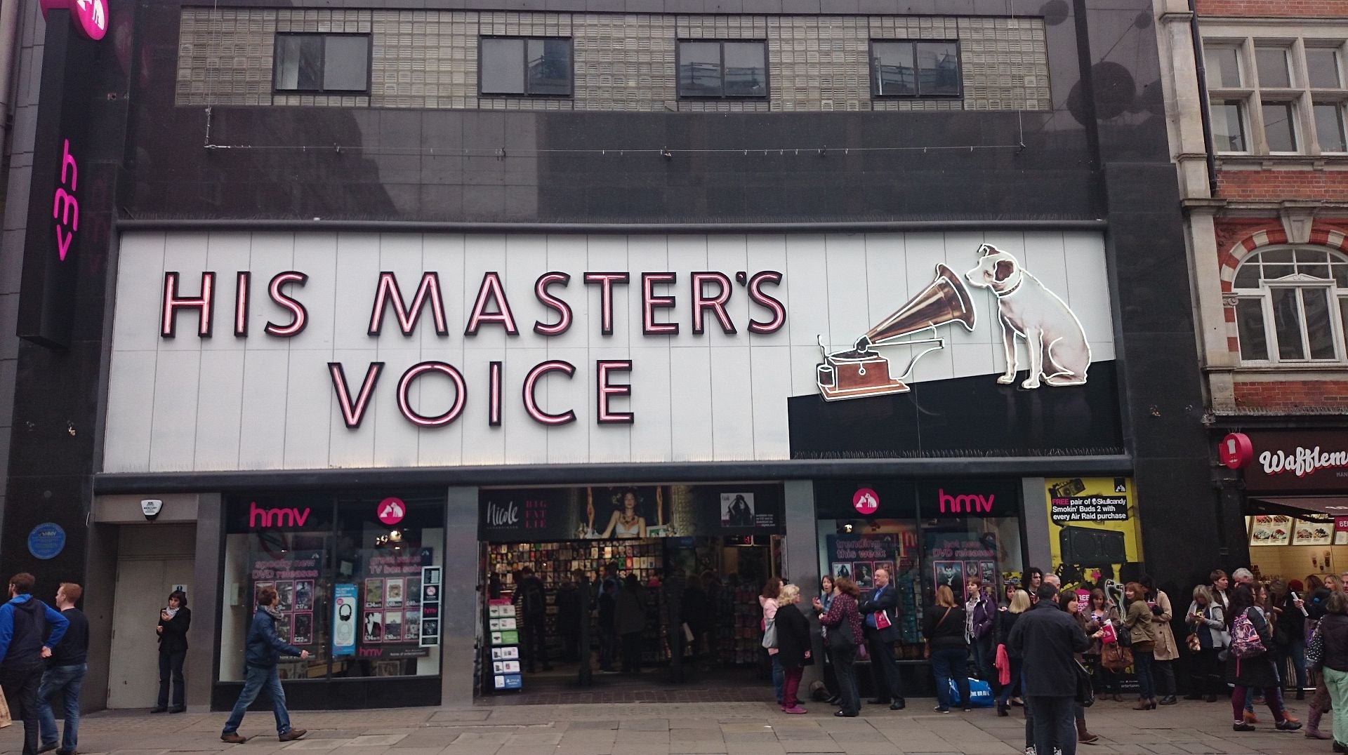 HMV will accept your gift cards despite administration ...