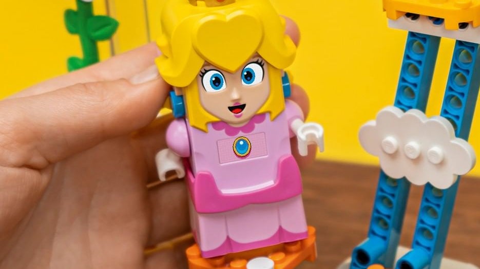 Image for Lego Princess Peach set briefly appears online ahead of tomorrow's Mario Day
