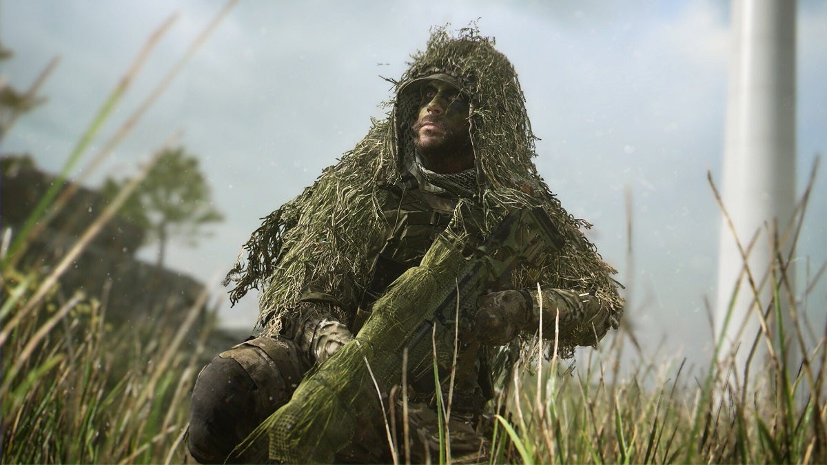 Zakamuflowany snajper w Call of Duty: Modern Warfare 2