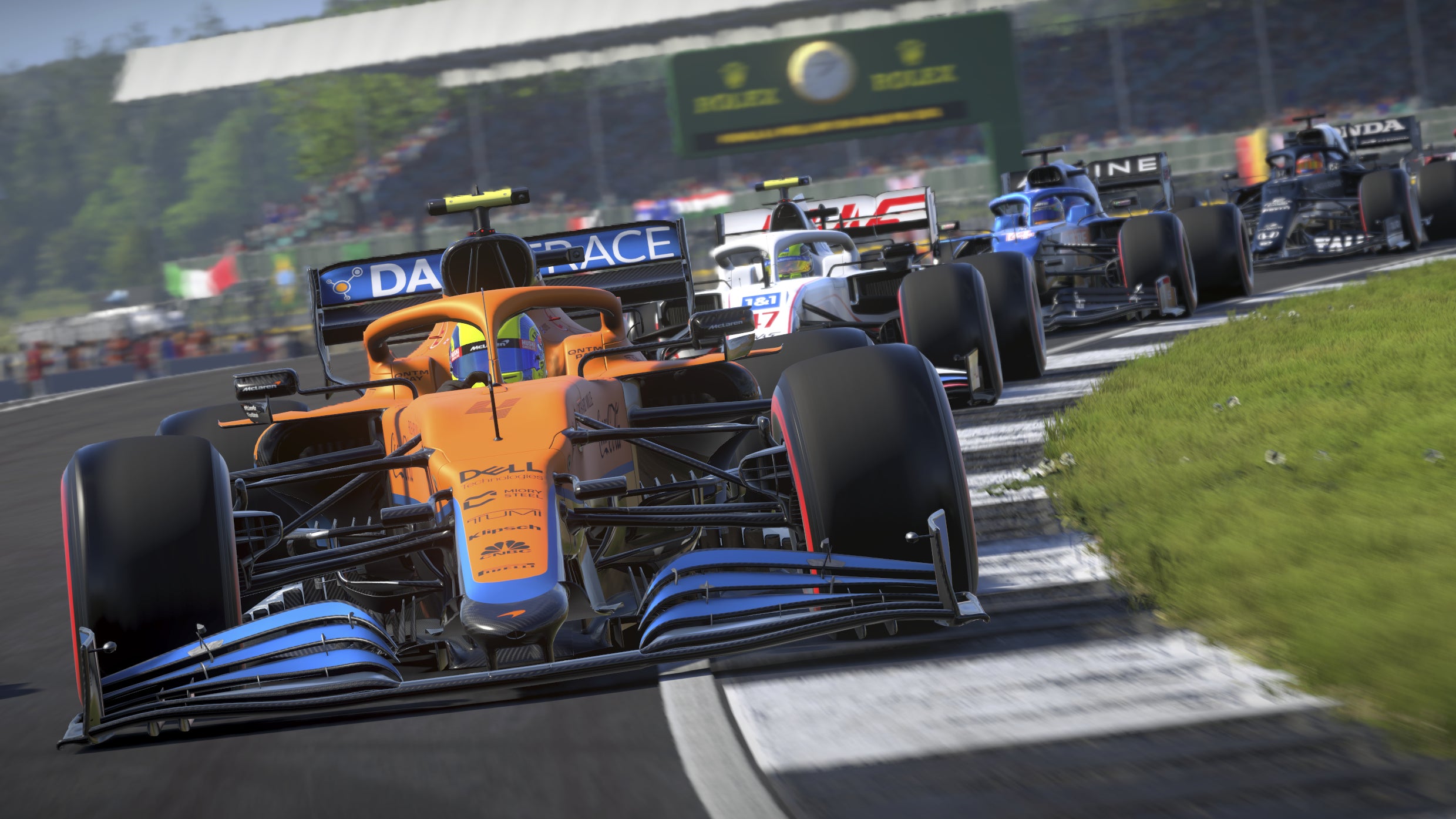 Immagine di F1 2021 aggiornato alla versione 1.7 con attenzione particolare all'online
