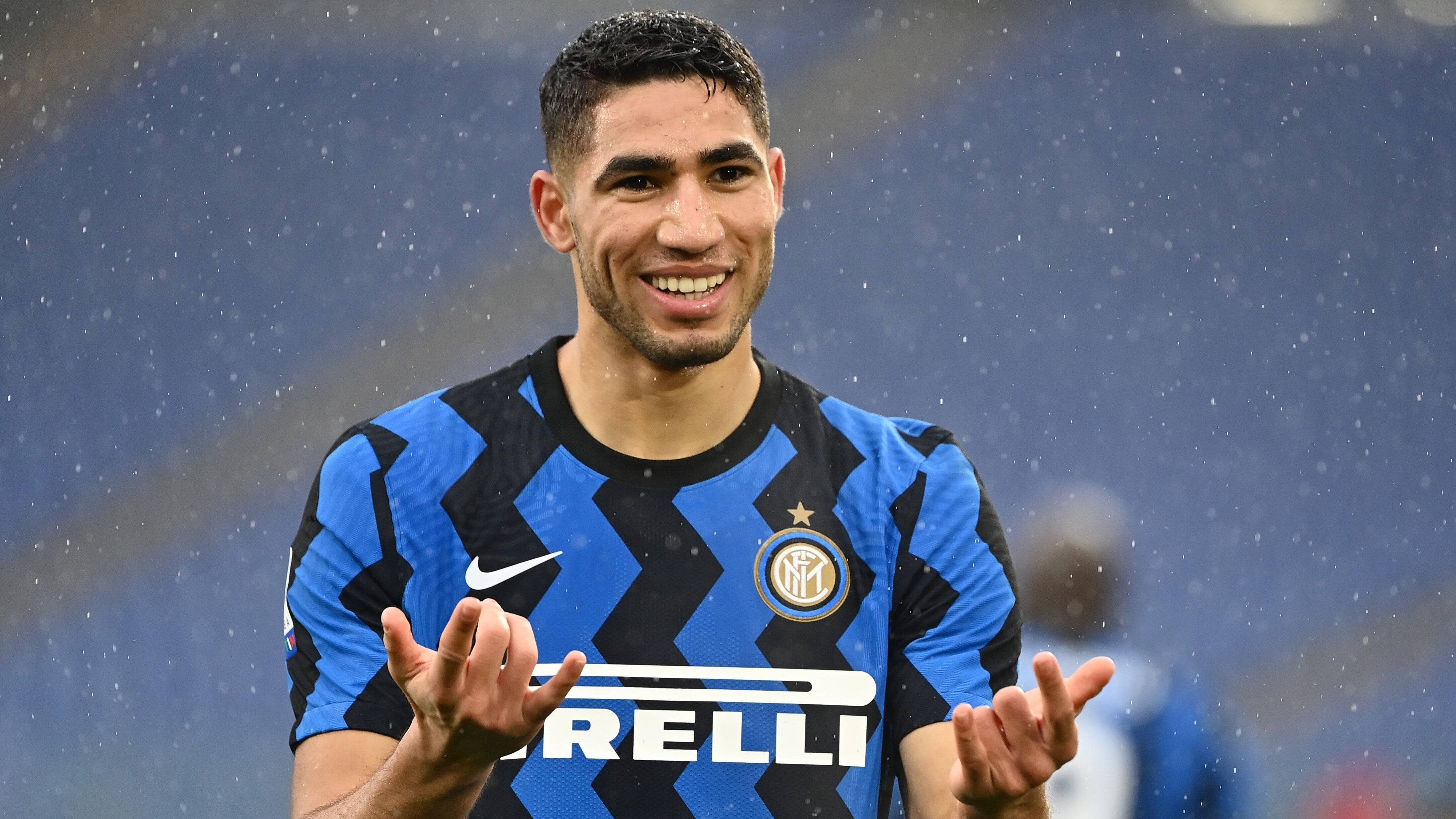 Immagine di FIFA 21 FUT: niente Team of The Season per Hakimi e il calciatore dell'Inter si infuria