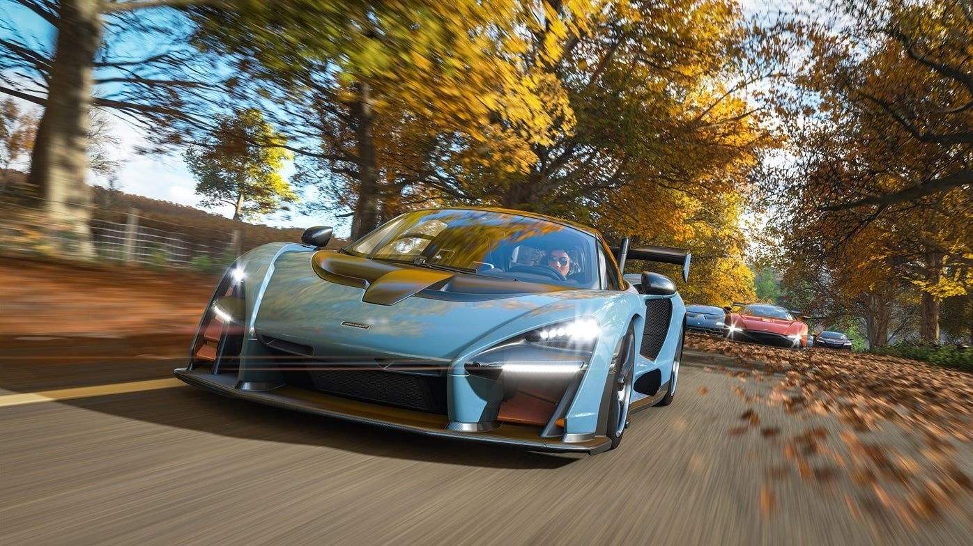 Immagine di Forza Horizon 4 per Xbox Series X tra grafica mozzafiato e caricamenti velocissimi in nuovi video gameplay
