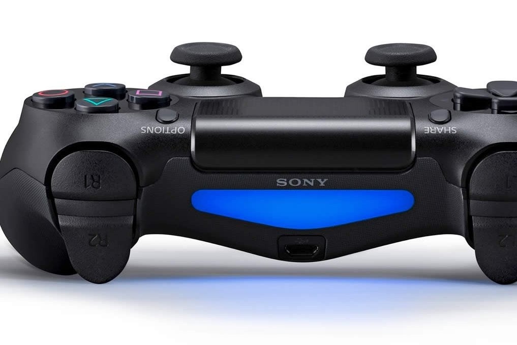 Immagine di Il led sul DualShock 4 di PS4 è stato pensato per Project Morpheus