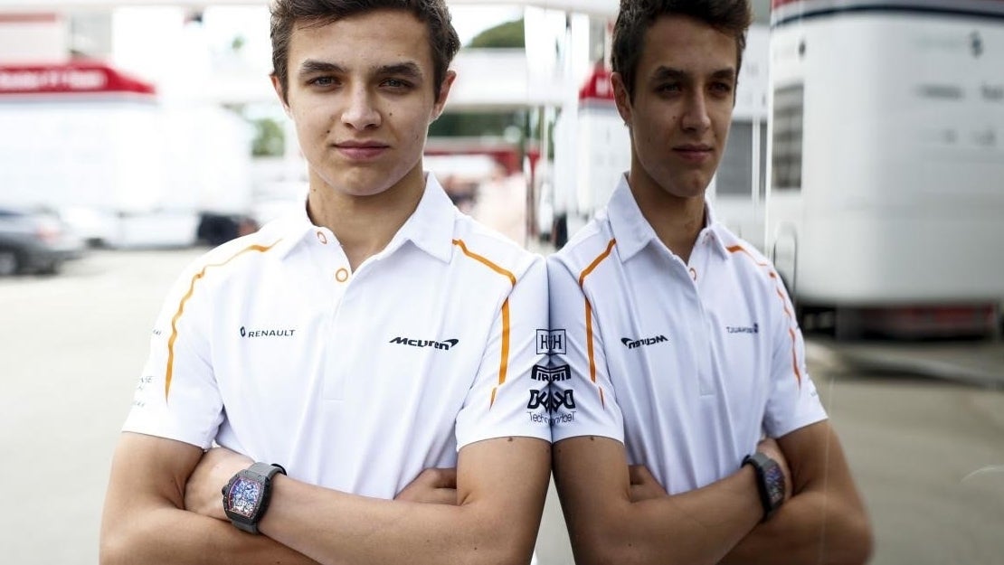Immagine di Lando Norris e Max Verstappen, due piloti di F1, hanno vinto la 24 ore di Spa su iRacing
