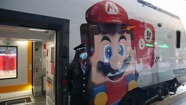 Immagine di LEGO Super Mario invade il treno ufficiale di Trenitalia