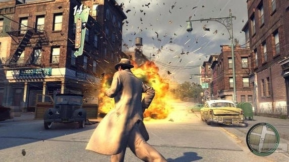 Immagine di Mafia 2 Definitive Edition in due video che mostrano il gameplay e i miglioramenti grafici del gioco