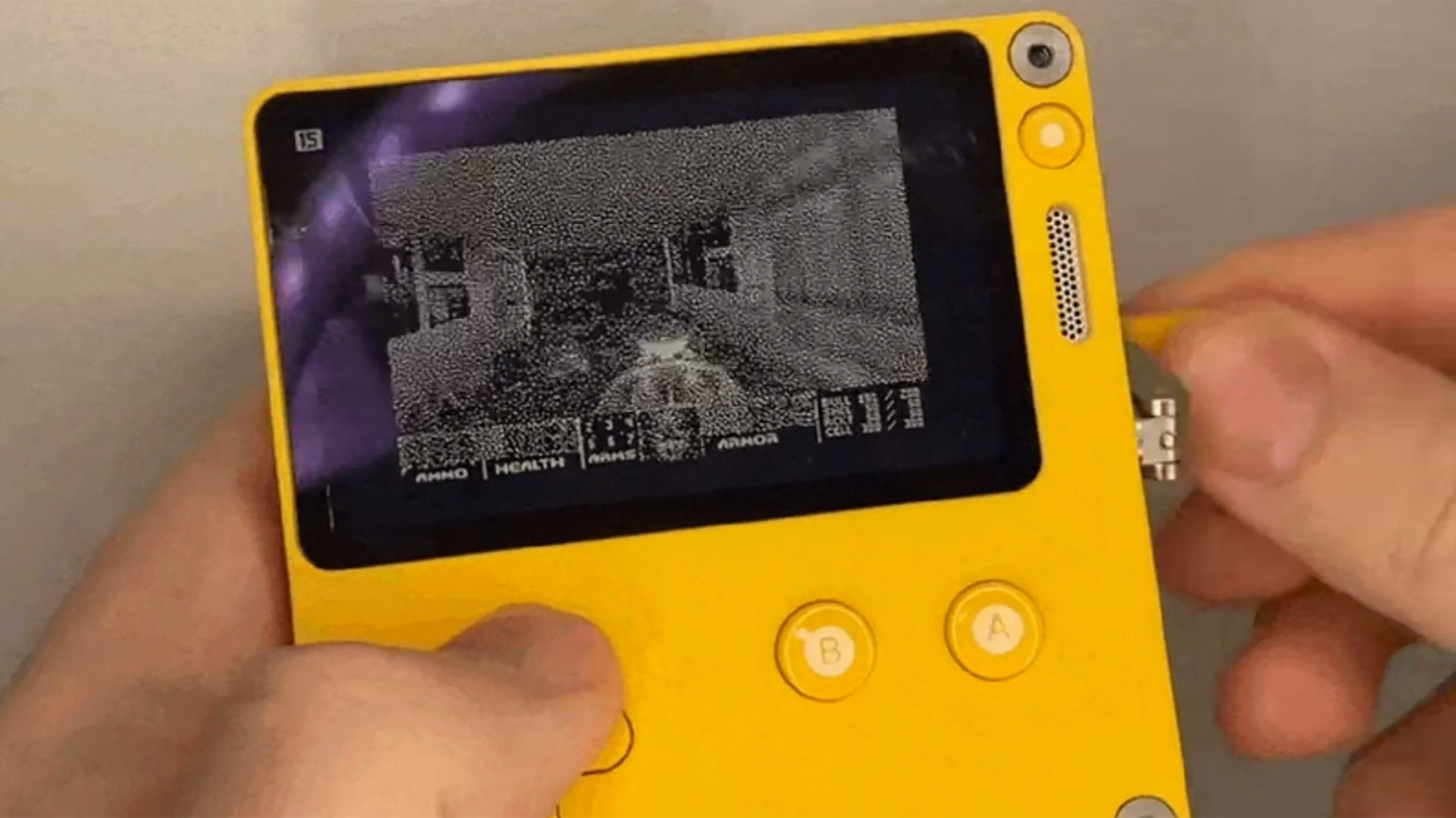 Immagine di Playdate: l'affascinante console 'a manovella' mostra in video i suoi giochi. E c'è anche DOOM!
