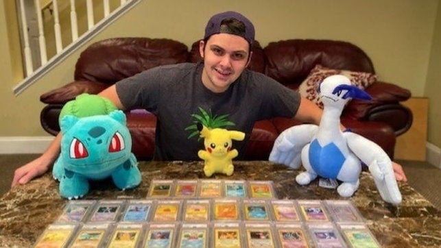 Immagine di Pokémon che ti cambiano la vita! Vende la sua collezione di carte per $80.000 e paga il college