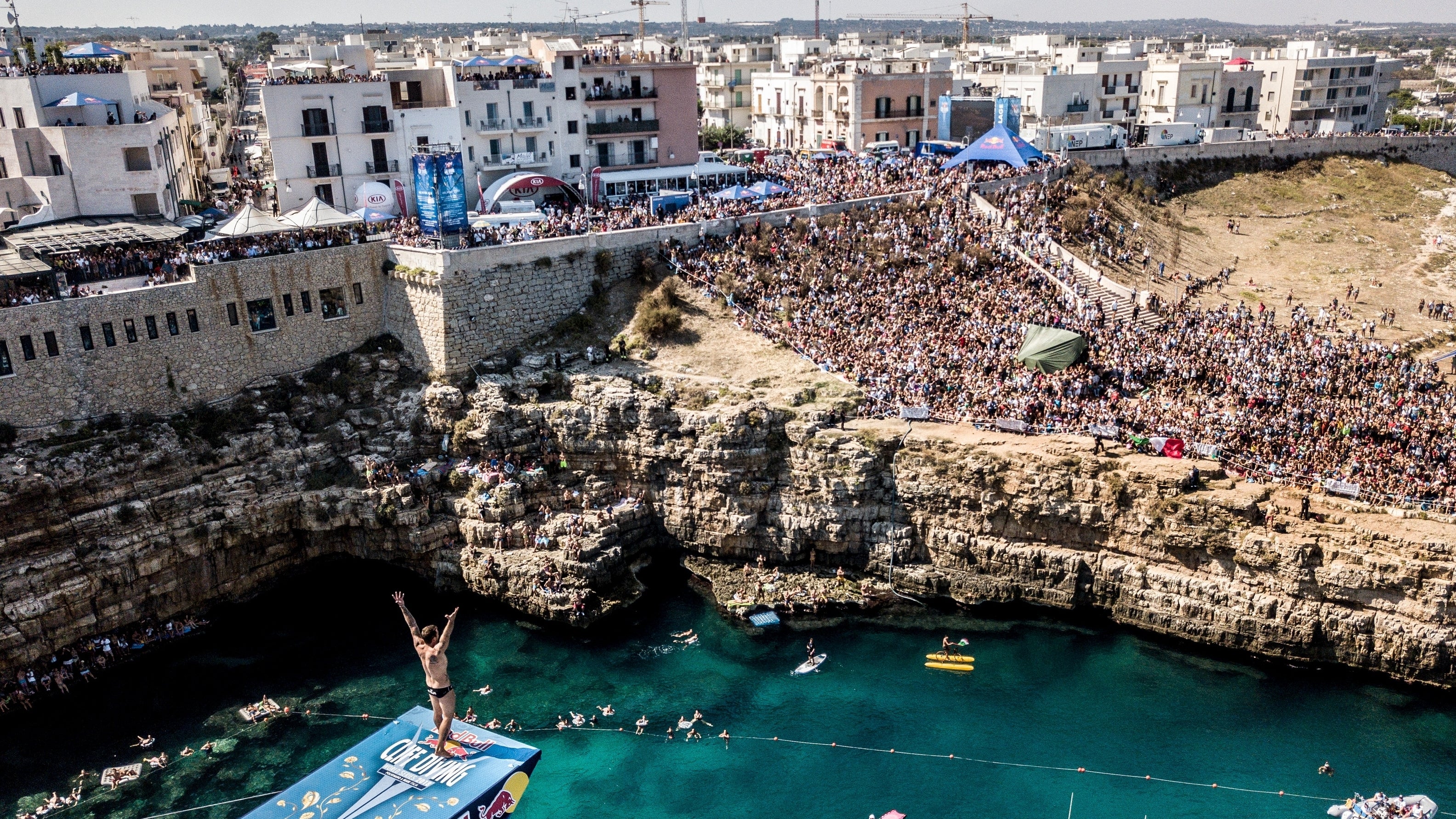 Immagine di Nintendo tocca la Puglia nella tappa italiana della Red Bull Cliff Diving World Series 2019