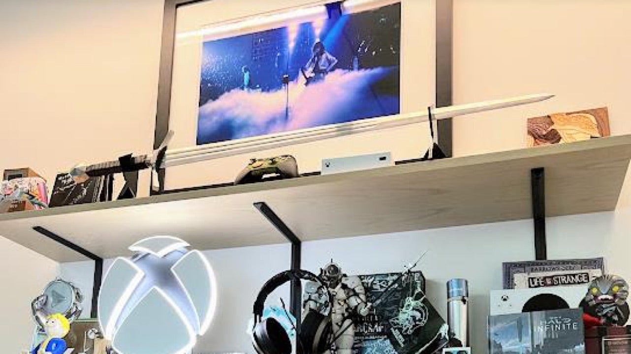 Fans think Phil Spencer's shelf is teasing the Xbox Game Pass streaming box - Eurogamer.net