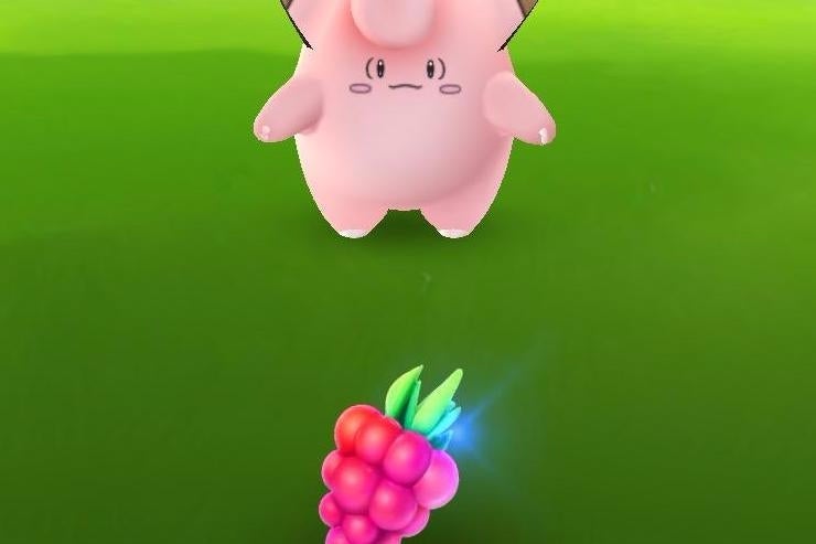 Afbeeldingen van Pokémon Go Berries - Pinap Berry, Silver Razz Berry, Golden Razz Berry, Razz Berry en Nanab Berry gebruiken