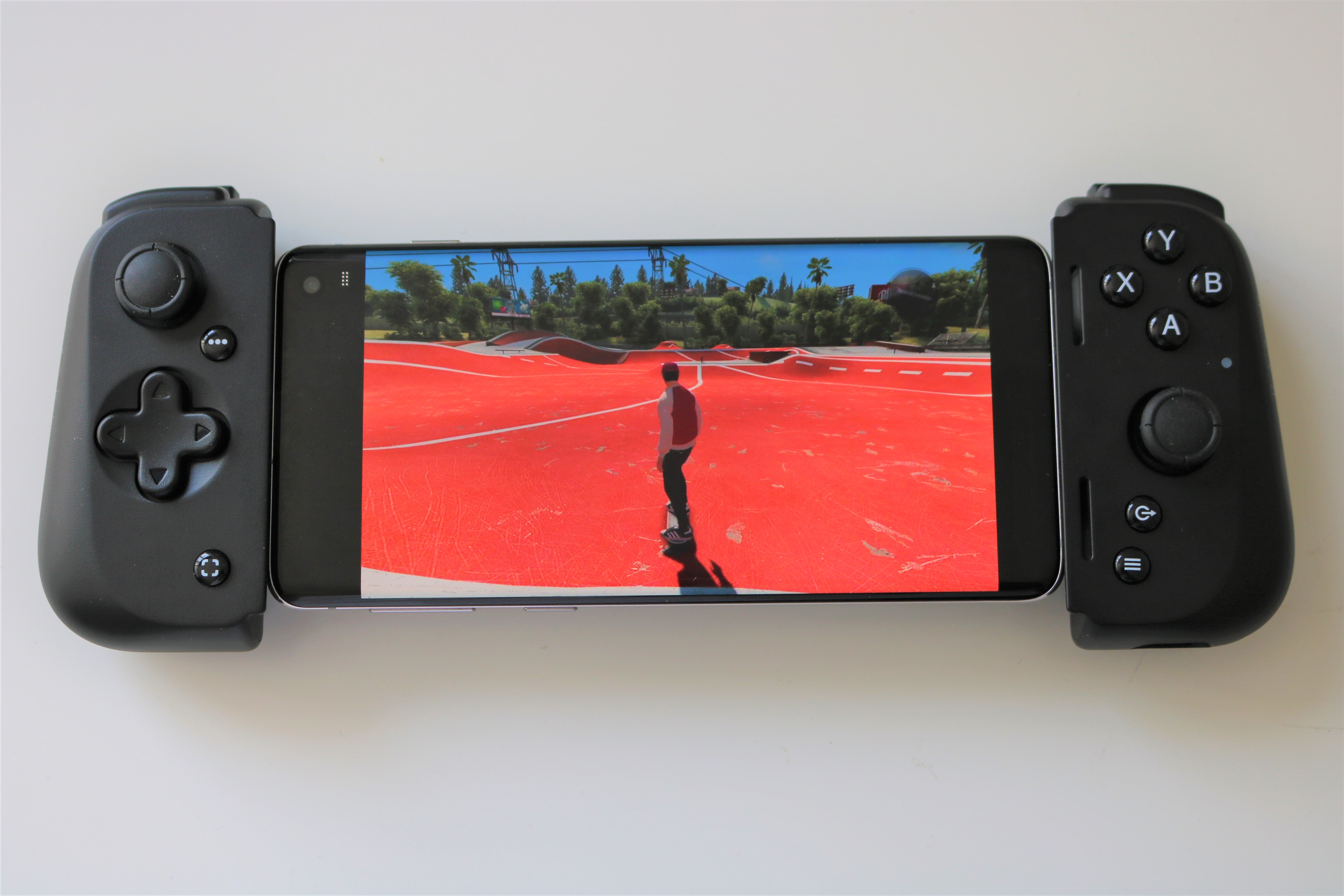 Imagem para Razer Kishi V2 review - Joga no smartphone com controlos de consola