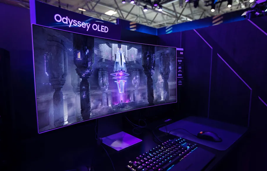 Immagine di Samsung Odyssey OLED G8 è il primo monitor da gaming che include Stadia, Xbox Cloud Gaming e GeForce Now