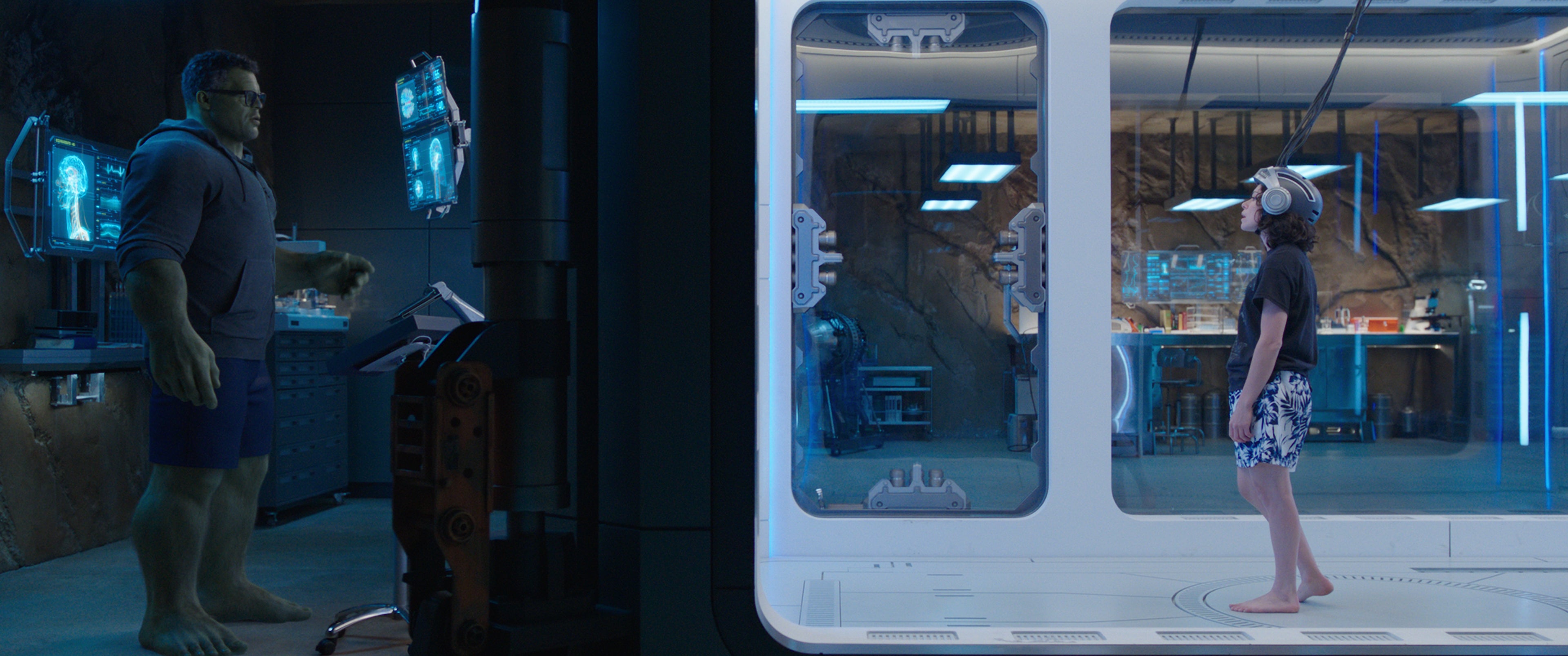 Mark Ruffalo as the Hulk facing Jennifer Walters in a glass case