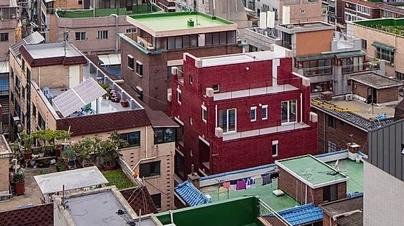 Image for This South Korean apartment block looks like a Minecraft house