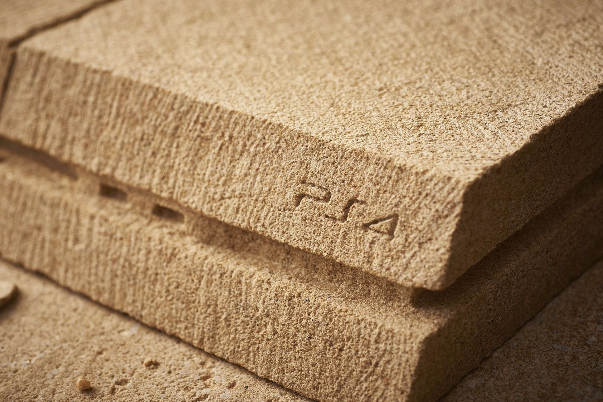 Imagem para Vê esta PlayStation 4 espectacular feita em pedra