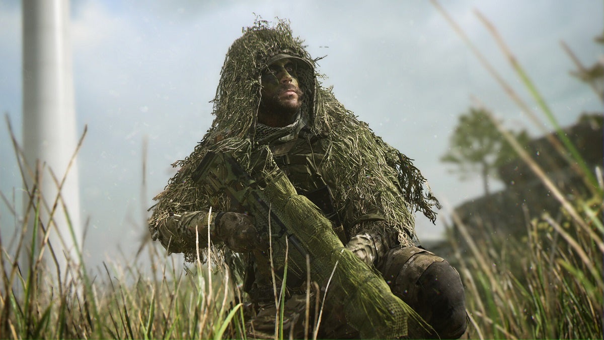 Zakamuflowany snajper w grze Call of Duty: Modern Warfare 2
