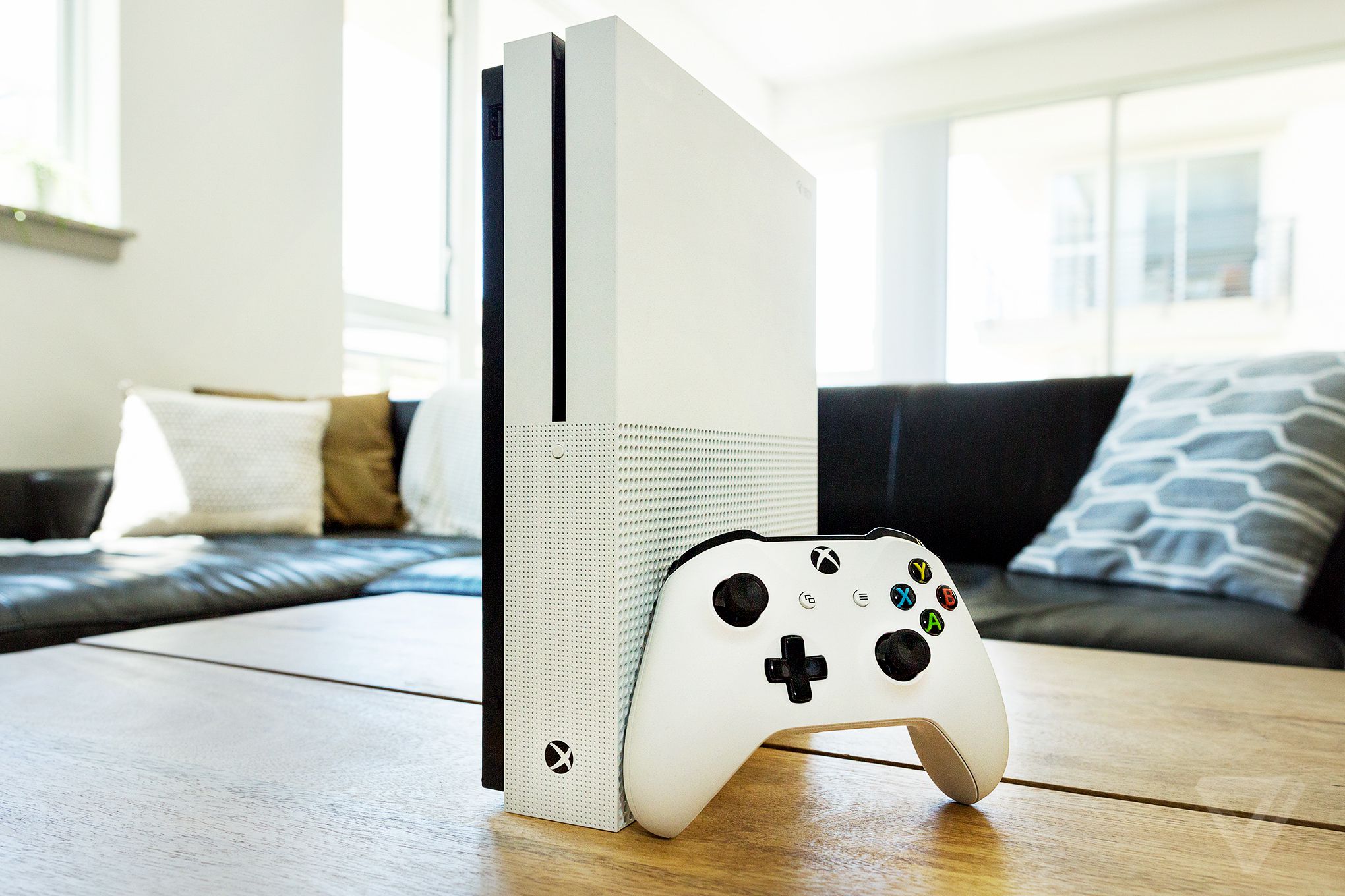 Image for Microsoft po letech přiznal, že Xbox One se prodala jen polovina kusů co PlayStation 4